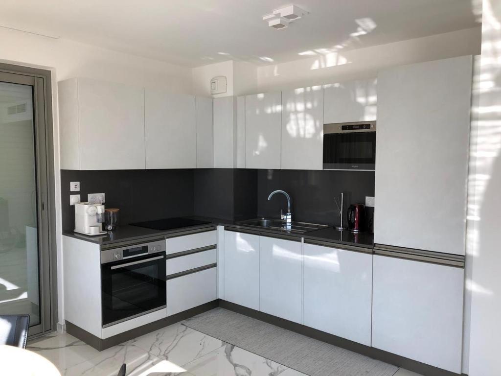 Saint Jhon Lägenhet Menton Exteriör bild